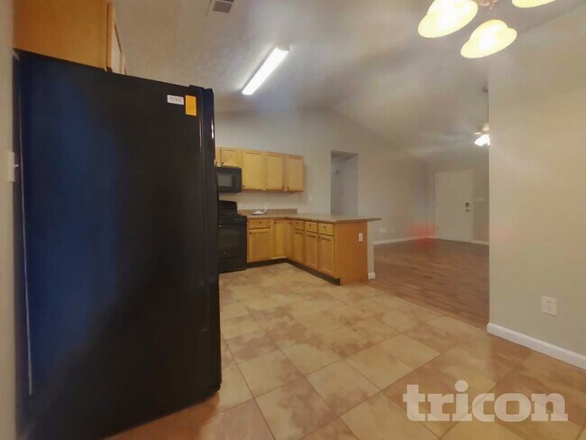 Building Photo - 620 Bluff Dr