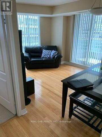 Photo du bâtiment - 1-1501 Elm Dr W