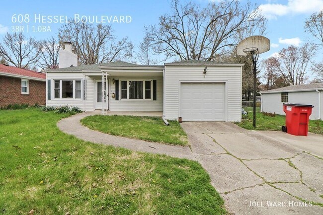 Foto del edificio - Charming Home Steps from Hessel Park