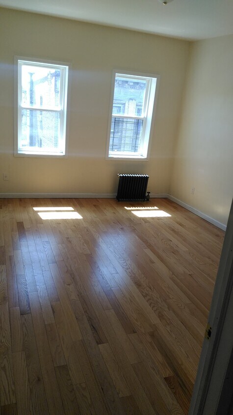 Primary Photo - 53 Linden St