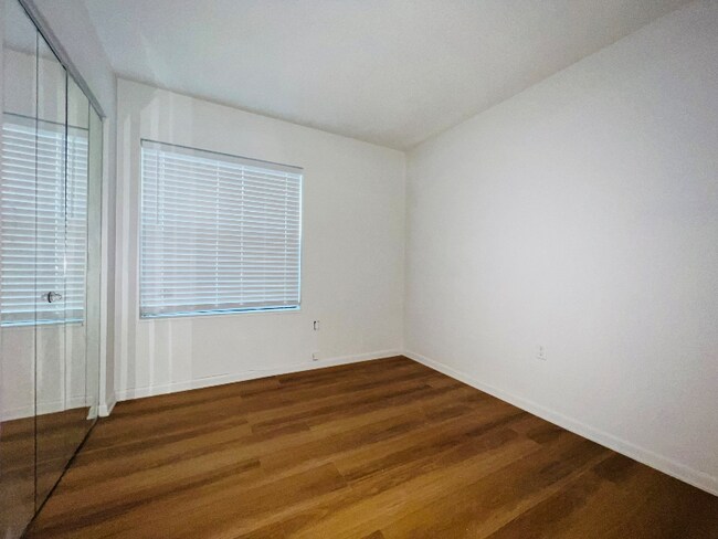 Building Photo - 3700 Southpointe Dr