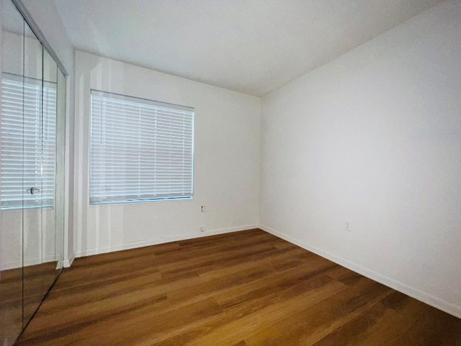 Photo - 3700 Southpointe Dr Apartment