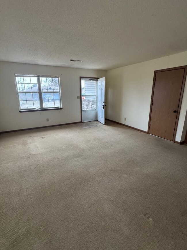 Building Photo - 1312-14 Hickam Dr