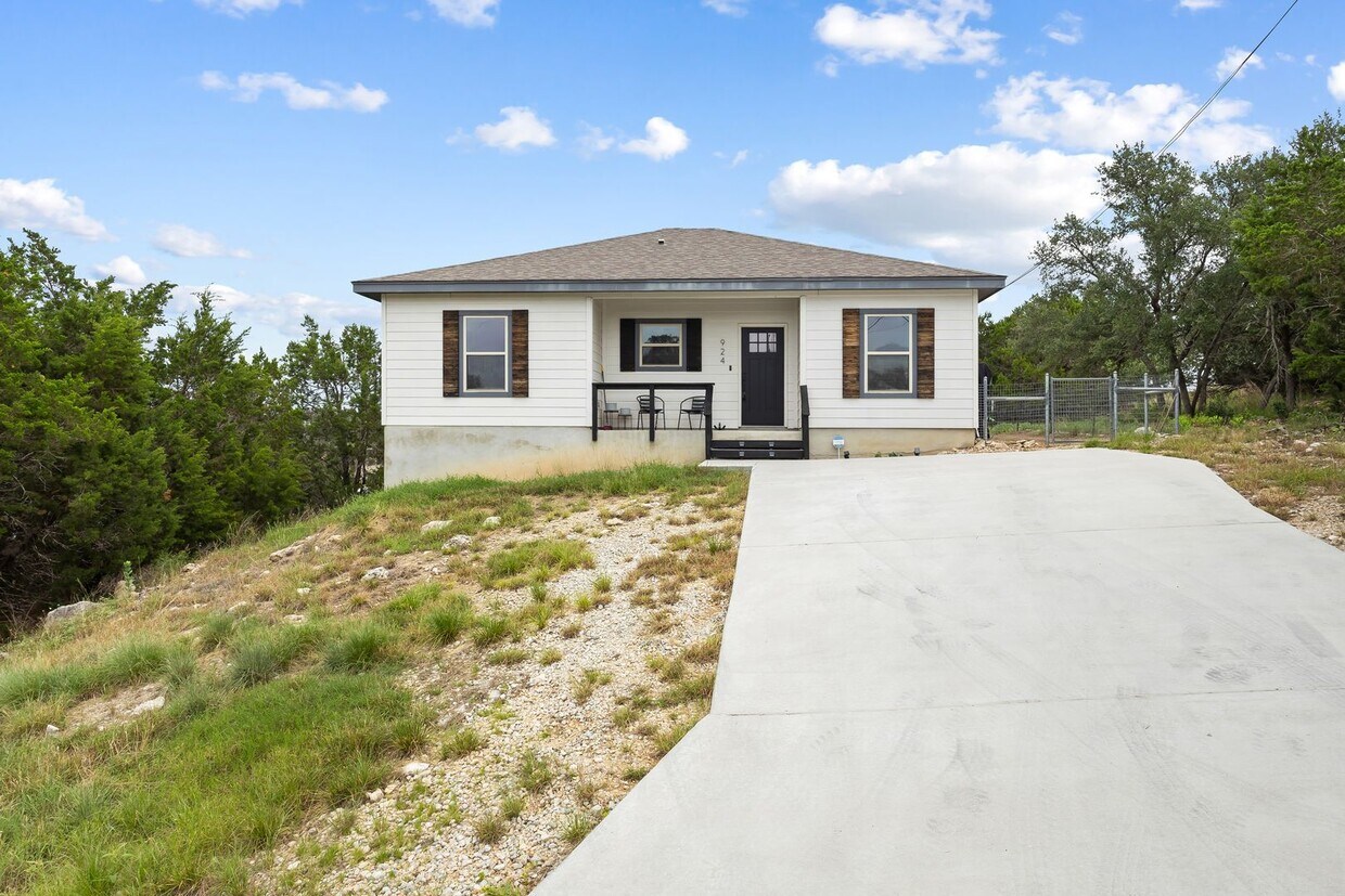 Primary Photo - 3 Bedroom/2 Bath Scenic Heights Subdivision
