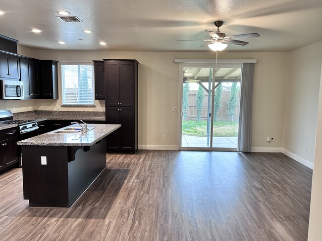 Building Photo - 698 Marybelle Dr
