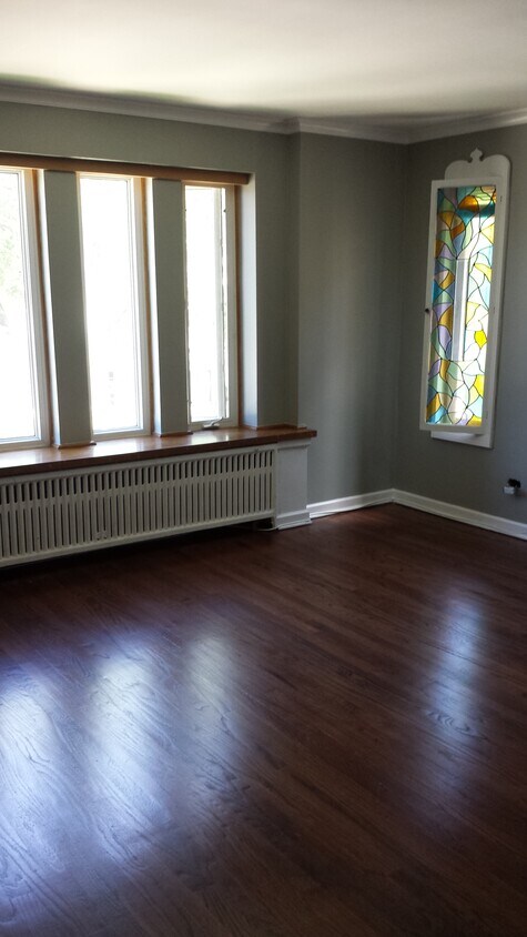 Livingroom - 6671 W Devon Ave