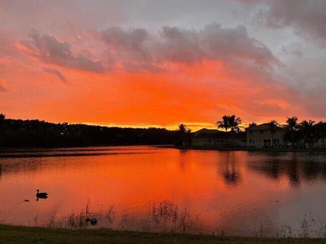 Foto del edificio - 920 Savannah Falls Dr