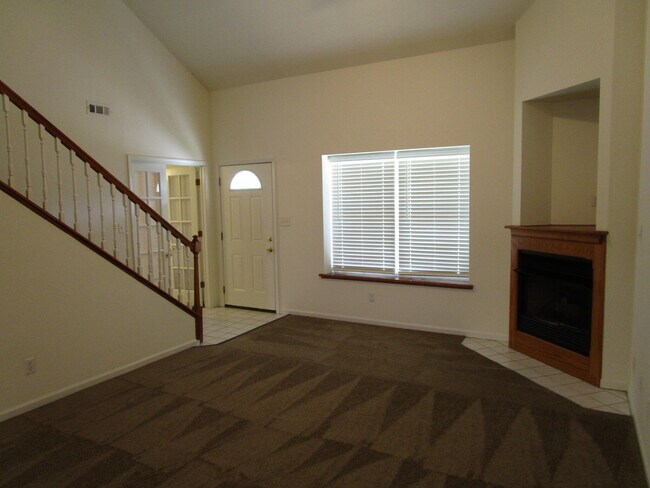 Building Photo - 1725 Louise Cir