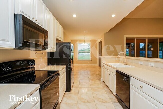 Building Photo - 16710 Oak Grove Ct