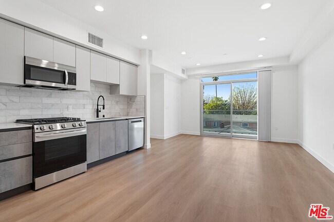 Building Photo - 160 Chestnut St