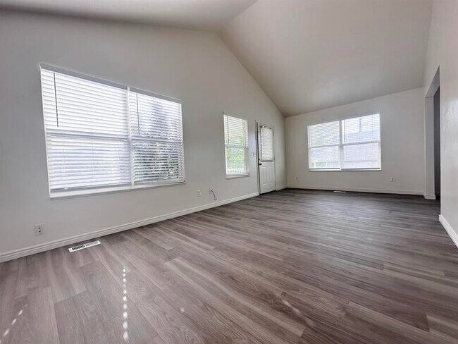 Foto del edificio - 327 N 270 W
