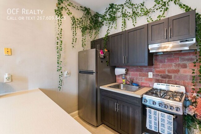 Building Photo - 2123 Spring Garden St