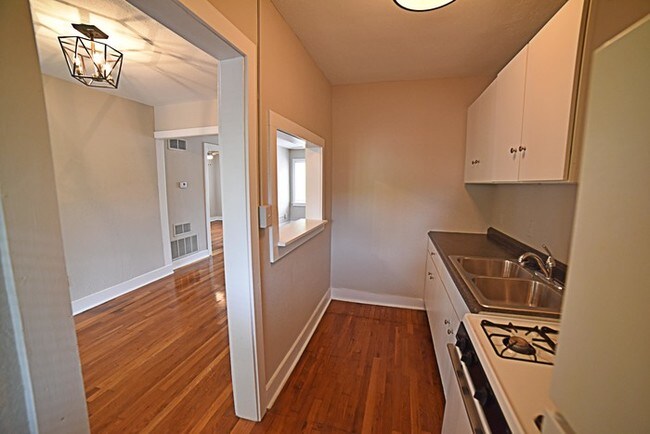 Building Photo - 2811 Campbell St