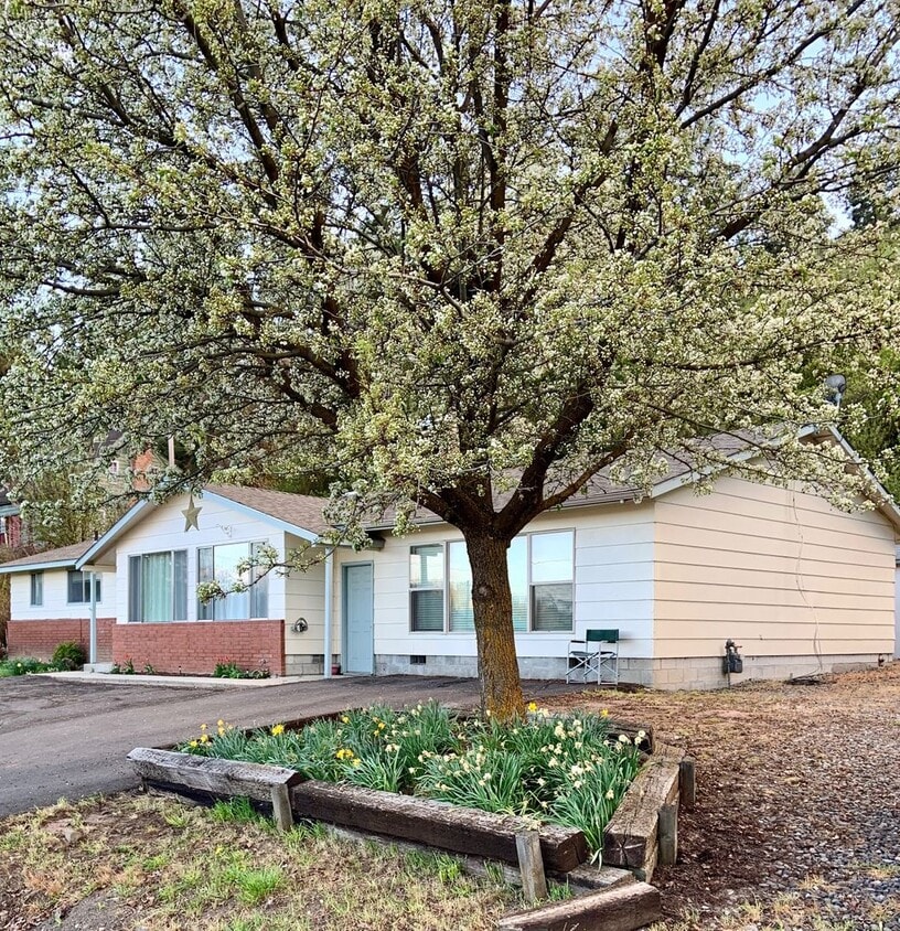 3.5 Miles to OIT and Sky Lakes 4 bdrm, 3... - 3.5 Miles   to OIT and Sky Lakes 4 bdrm, 3...