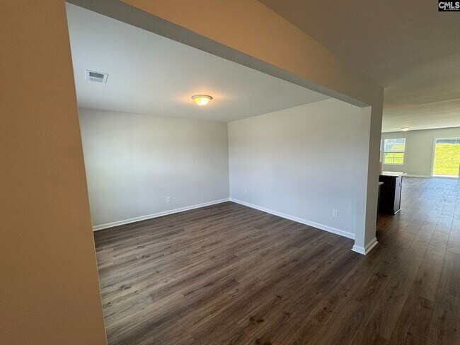 Building Photo - 3042 Hallsdale Dr