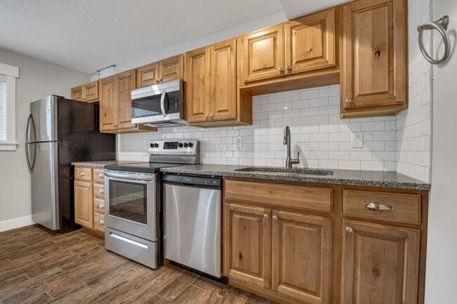 Building Photo - 282 S 400 E