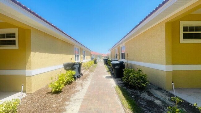 Foto del edificio - 1645 Cumin Dr