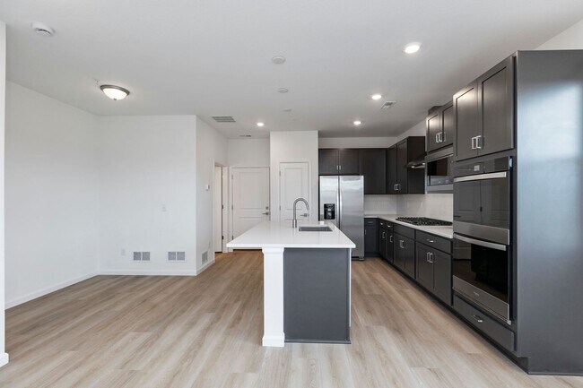 Building Photo - ***$500 off Move-In Special if moved in by...