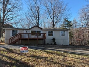 Building Photo - 1046 Hill Rd