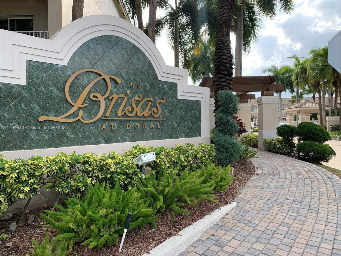 Foto principal - 5600 NW 114th Pl