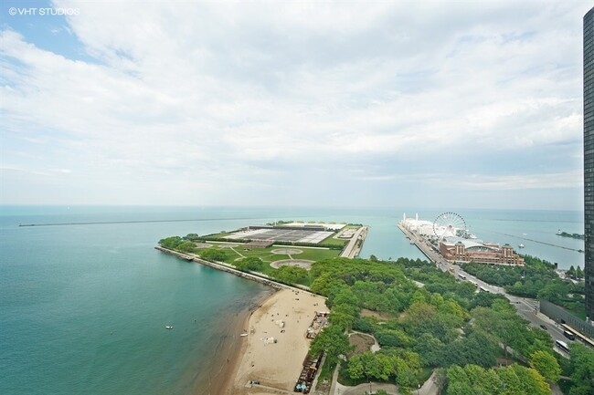 Foto del edificio - 600 N Lake Shore Dr