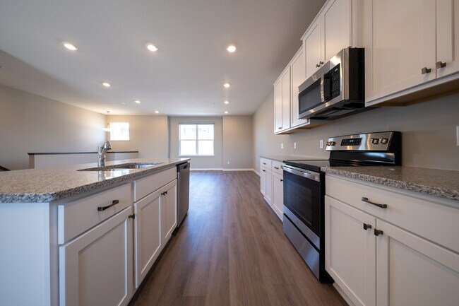 Building Photo - 13645 Marsh View Blvd