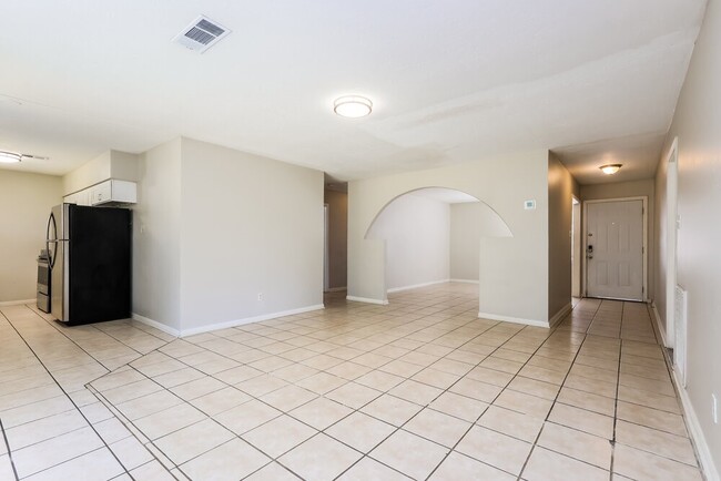 Building Photo - 807 Sulphur St