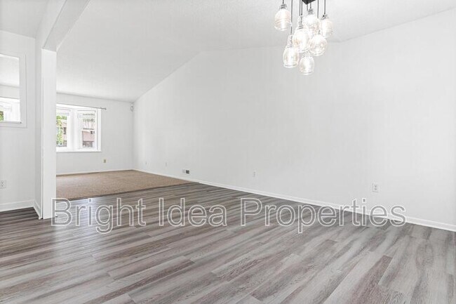 Building Photo - 1716 Evergreen Dr