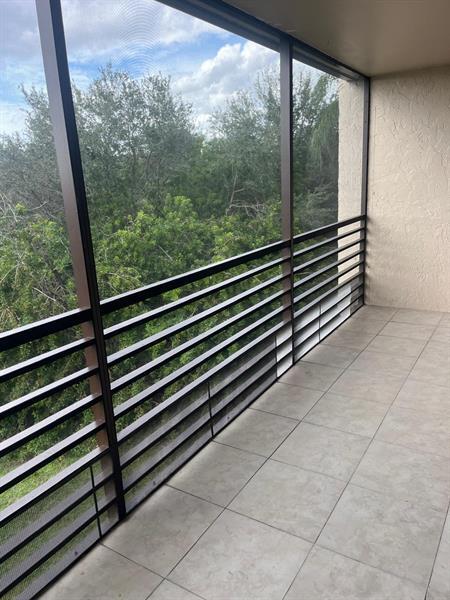 Foto del edificio - 6301 N University Dr