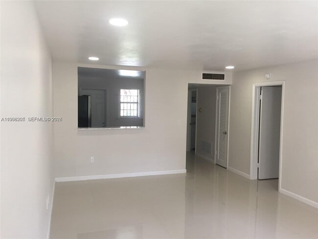 Foto del edificio - 1550 NE 191st St