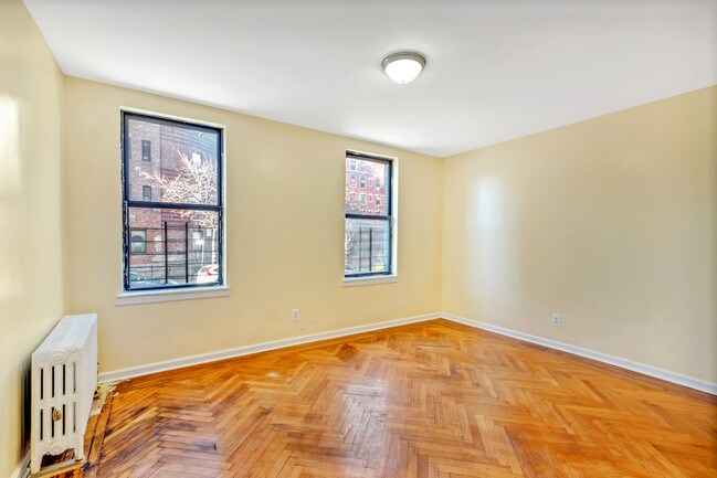 Foto del edificio - 2326 Loring Pl N