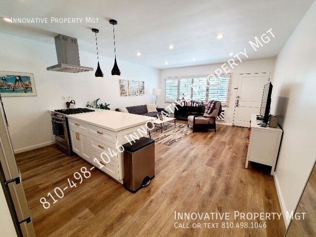 Building Photo - Stunning 1 bedroom 1 bathroom condo comple...