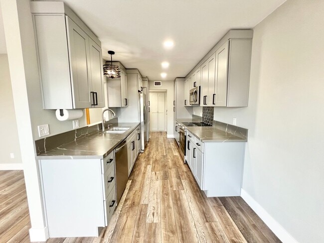 Building Photo - Spacious 2 Bedroom, 2 Bath Condo in Desira...