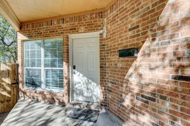 Building Photo - 10302 Buffum St