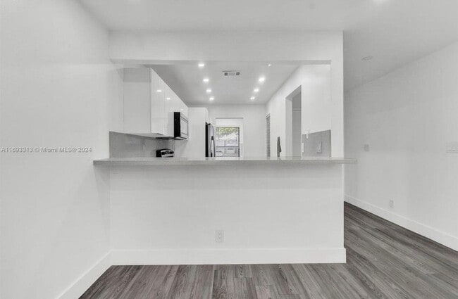 Building Photo - 8036 NW 41st Ct