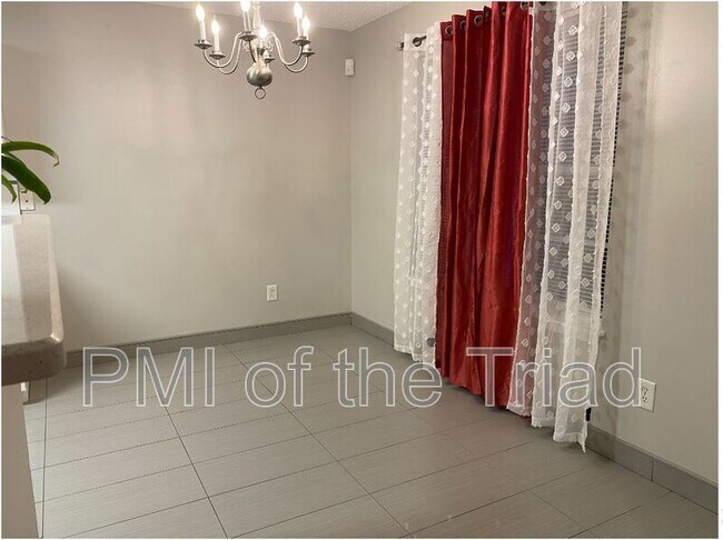 Foto del edificio - 121 Kinnley Ct