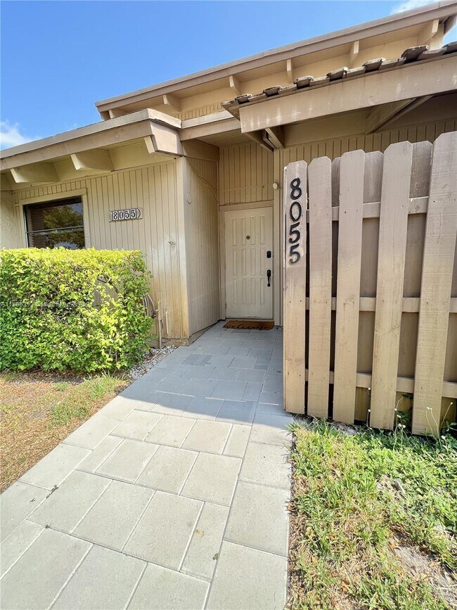 Foto del edificio - 8055 SW 21st Ct