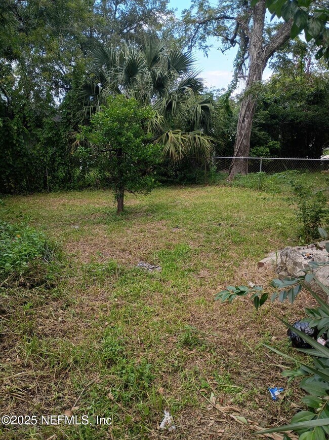 Foto del edificio - 1461 W 5th St