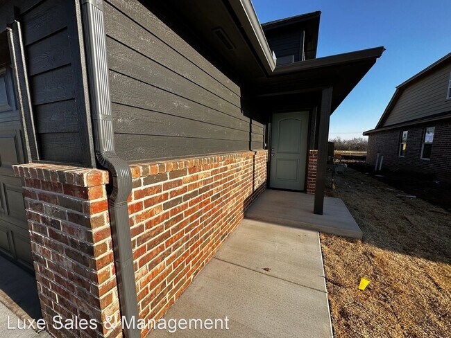 Building Photo - 3 br, 2.5 bath House - 10810 NW 119th Place
