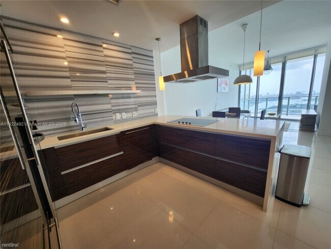Building Photo - 2 br, 2.5 bath Condo - 1100 Biscayne Blvd ...