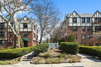 Building Photo - 3 Greenridge Ave