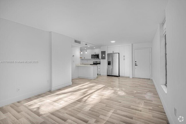 Building Photo - 110 Fontainebleau Blvd