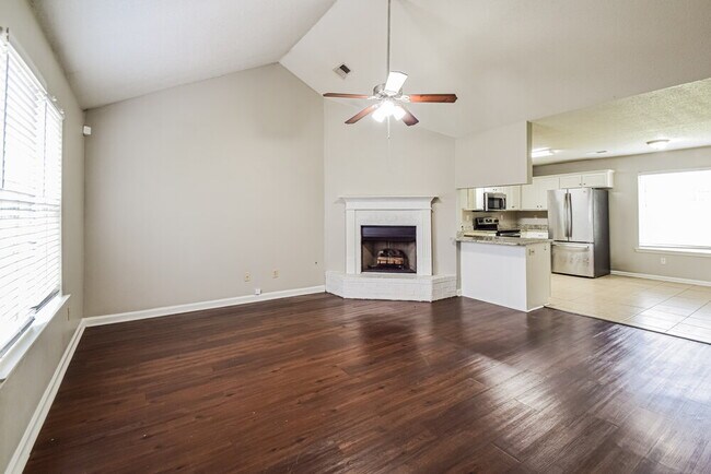 Foto del edificio - 4506 Shadow Hollow Dr
