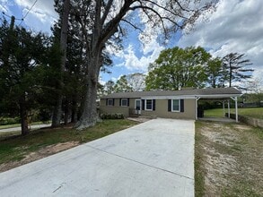 Building Photo - 5910 Peco Ln
