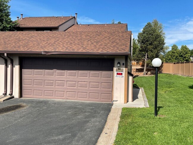 Building Photo - Innsbruck 2 Bed/2 Bath Townhome (Available...
