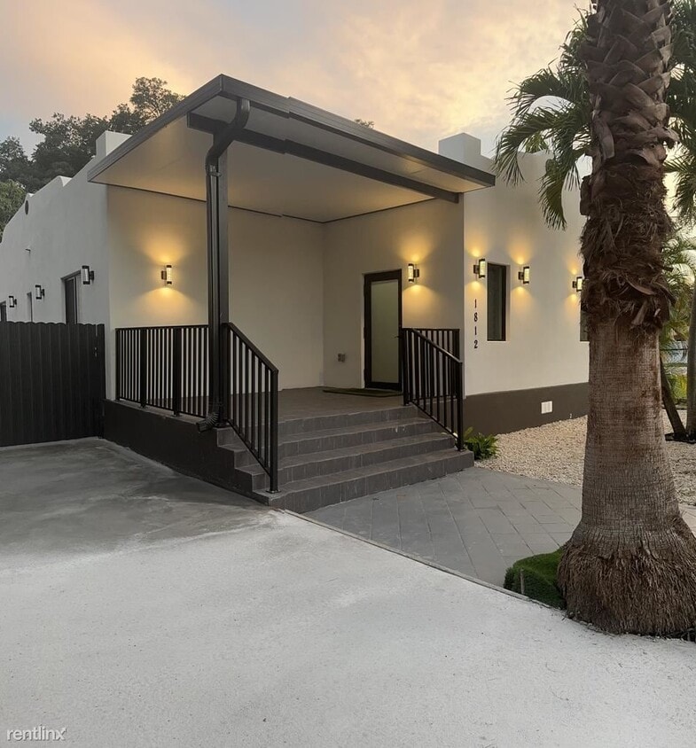 Foto principal - 3 br, 2 bath House - 1812 NW 15th St