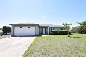 Building Photo - 2800 Kim Dr
