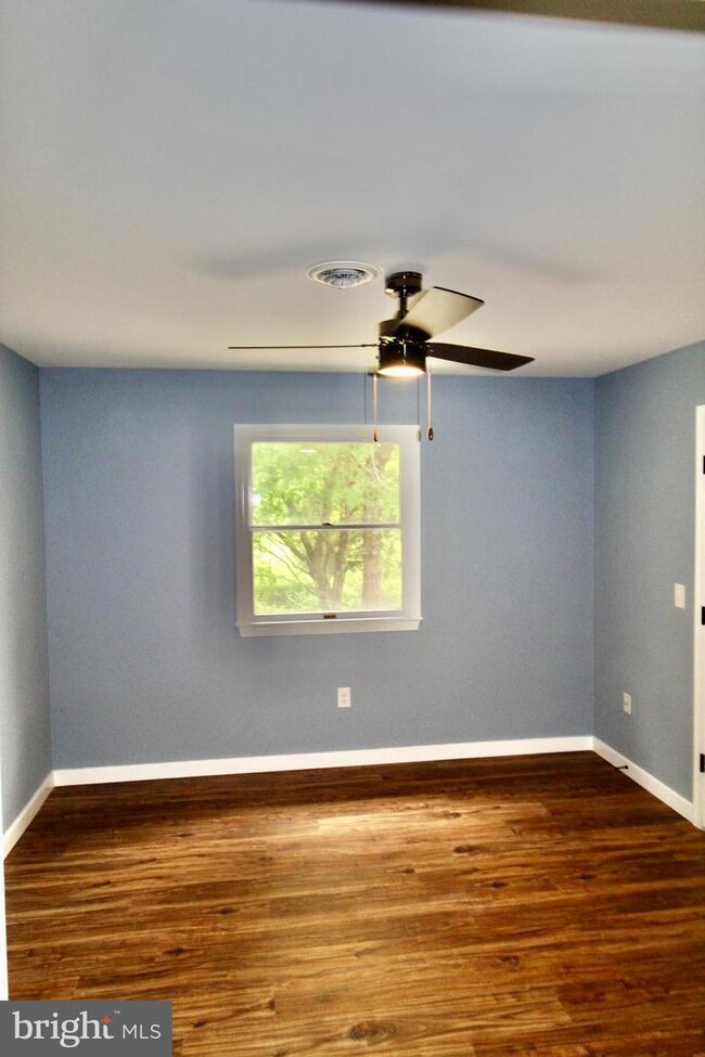Foto del edificio - 8340 Langmaid Rd