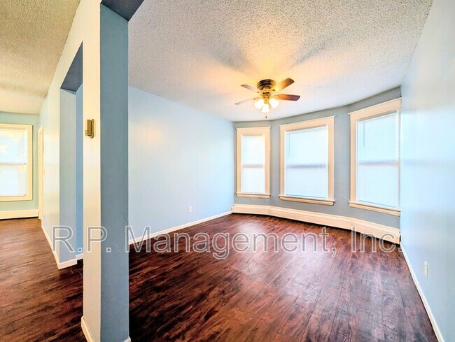 Foto del edificio - 61 Delos St W