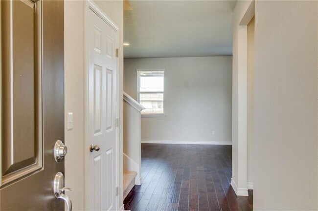 Foto del edificio - 3821 Soft Shore Ln